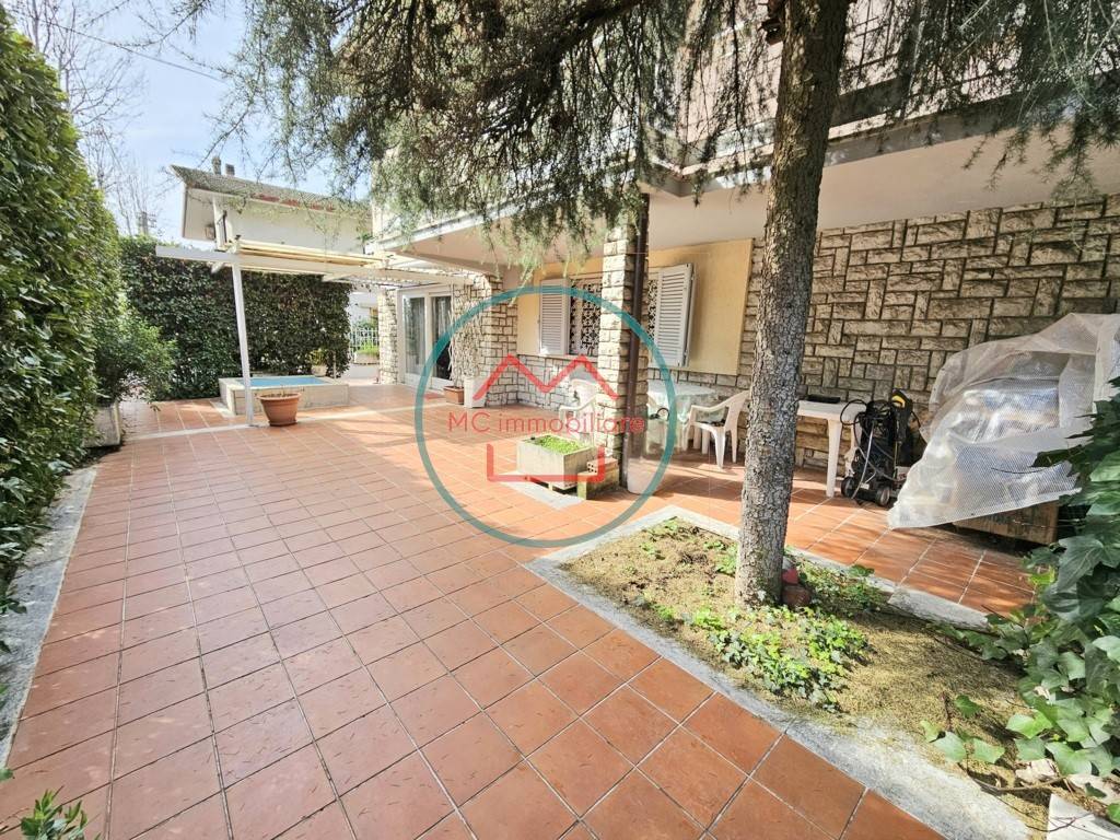 Villa a Montecatini-terme in Via Montebello - Foto 5