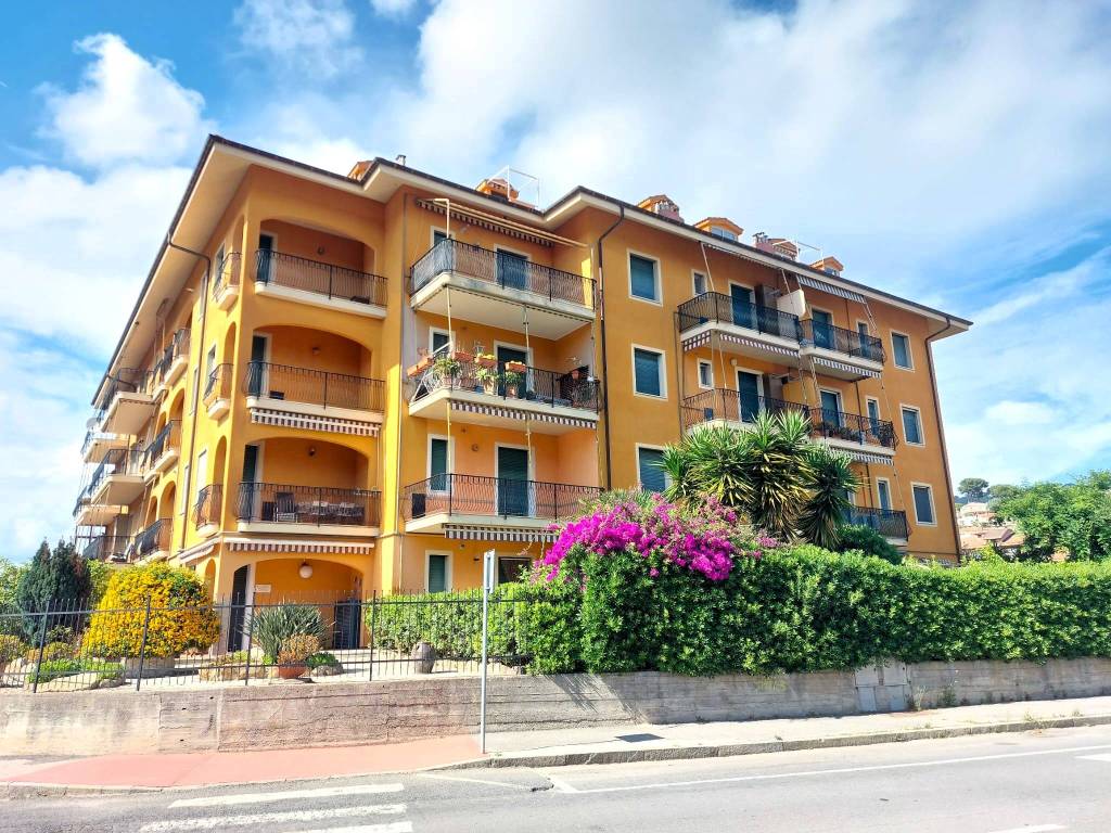 Appartamento a Andora in Via Giovanni Rattalino, 12 - Foto 2
