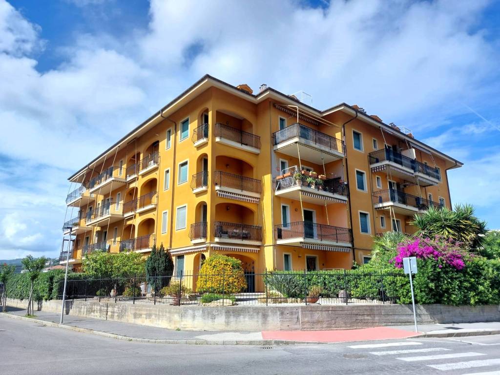 Appartamento a Andora in Via Giovanni Rattalino, 12 - Foto 3