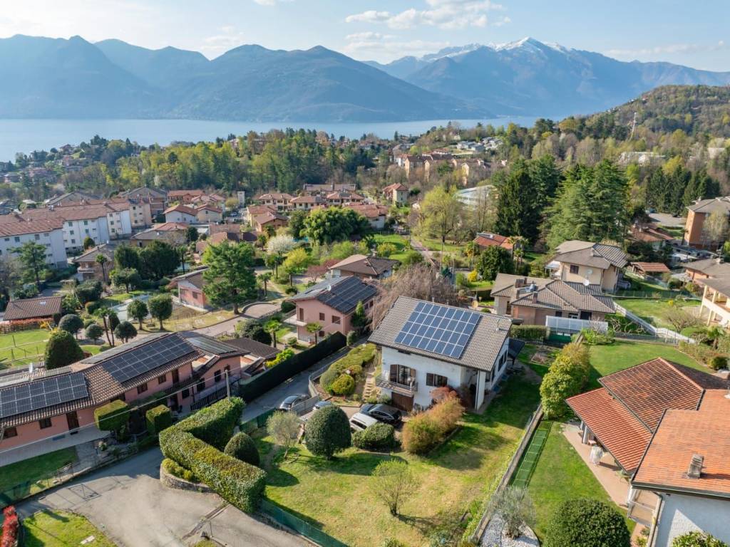 Villa a Luino in Via Cascina Ferrari, 23 - Foto 2