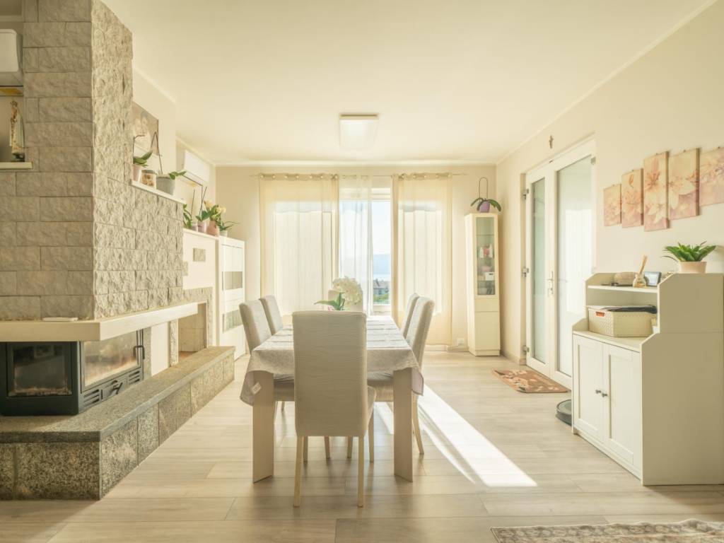 Villa a Luino in Via Cascina Ferrari, 23 - Foto 5