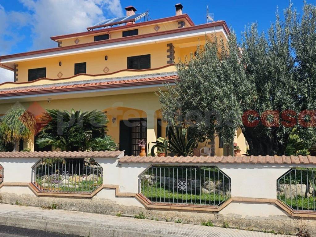 Villa a Montepaone in via PO, 17 - Foto 2
