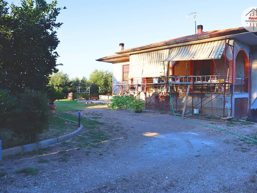 Villa a Cisterna di latina in Via del Valloncello - Foto 2