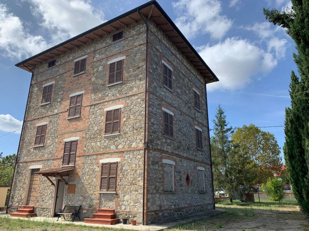 Casa indipendente a Castiglione del lago in Via Piemonte , 11 - Foto 2