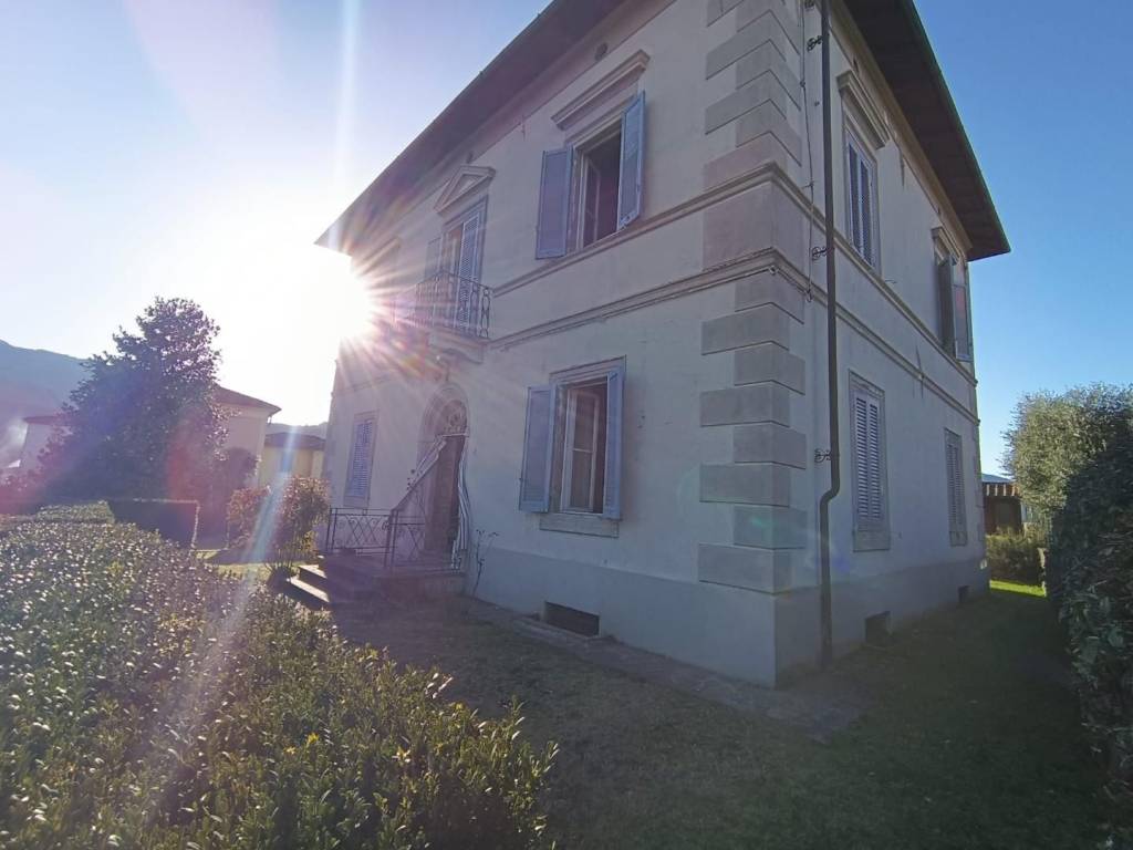 Villa a Coreglia antelminelli in Strada Provinciale per Coreglia, 134 - Foto 2