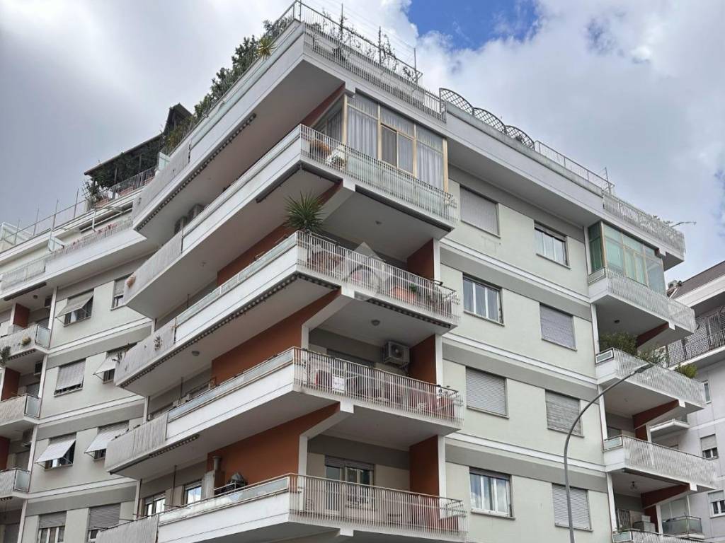 Appartamento a Roma in PIAZZA DEI GIURECONSULTI, 27 - Foto 2