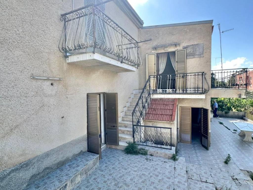 Villa a Palazzo adriano in Via Madonna dei Miracoli - Foto 3
