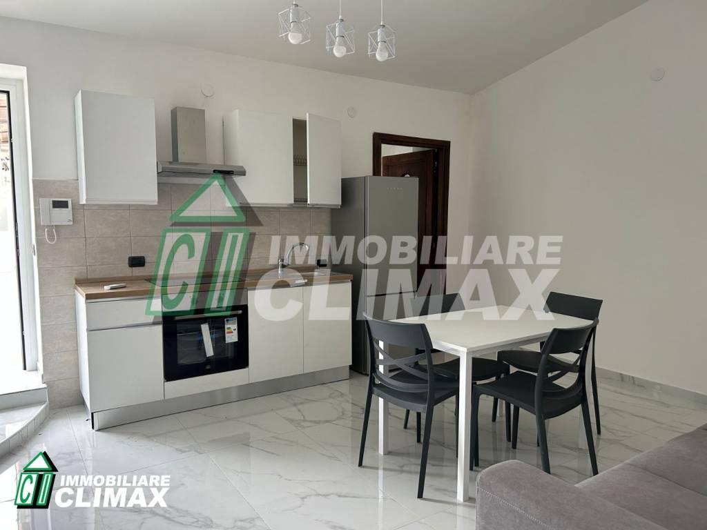 Appartamento a Caserta in Piazza Giacomo Matteotti, 63 - Foto 2