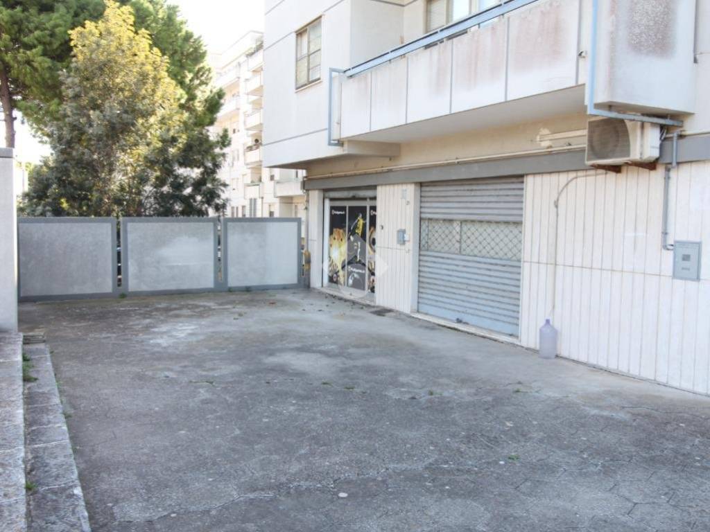 Box / garage a Brindisi in Viale Francia, 29 - Foto 5