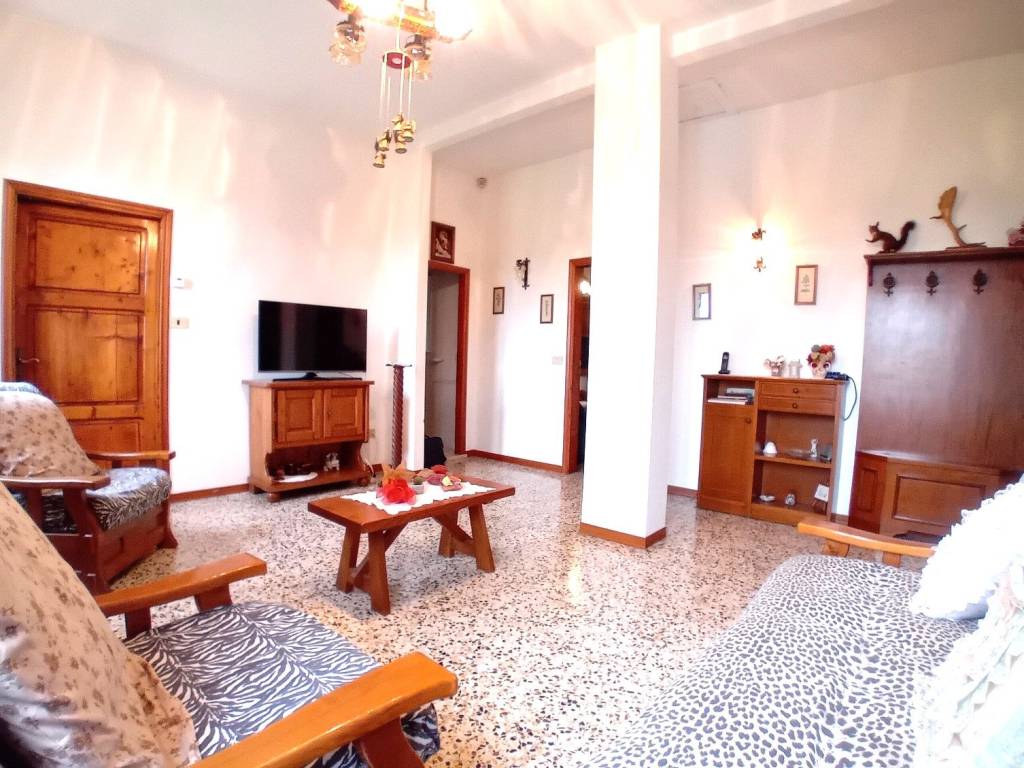 Casa indipendente a Pontedera in Via delle Cantine - Foto 2