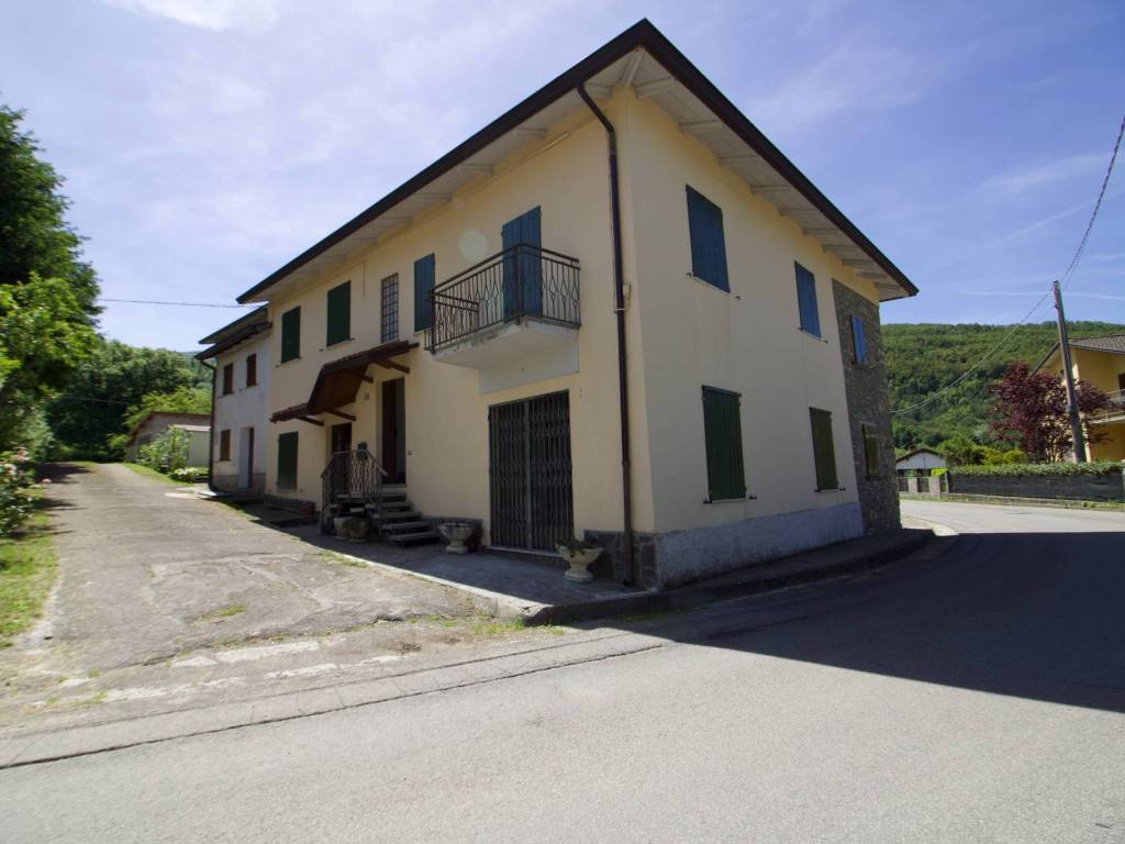 Villa a Ventasso in Via Castagneto, 29 - Foto 2