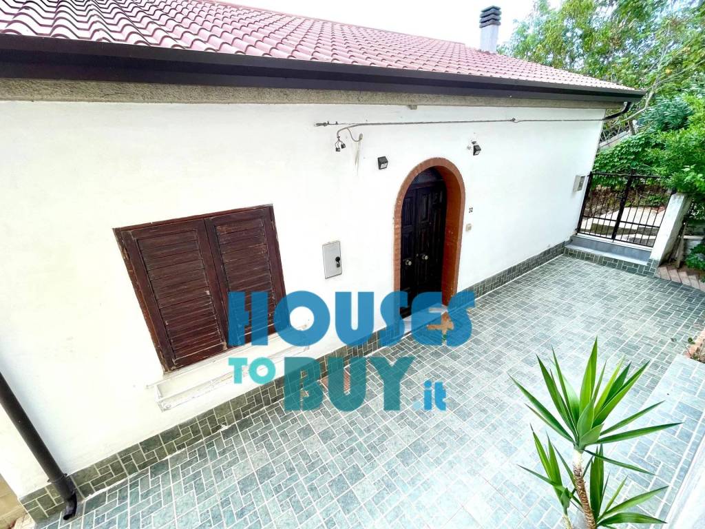 Casa indipendente a Carfizzi in via Camillo Benso Conte di Cavour, 32. - Foto 4