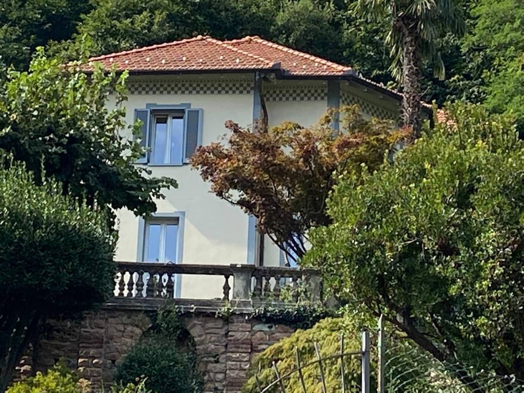 Villa a Brusimpiano in Via Fratelli Cervi - Foto 2