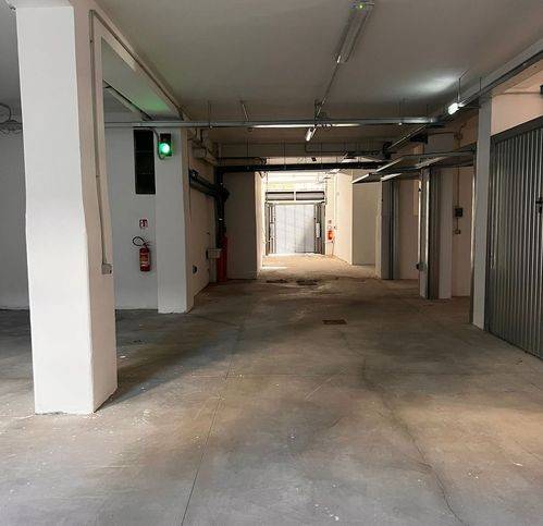 Box / garage a Pescara in Via Ugo Foscolo - Foto 2