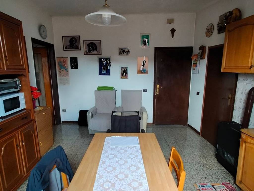 Appartamento a Azzate in Via C. Benizzi Castellani - Foto 2