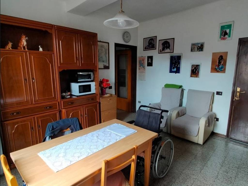 Appartamento a Azzate in Via C. Benizzi Castellani - Foto 3
