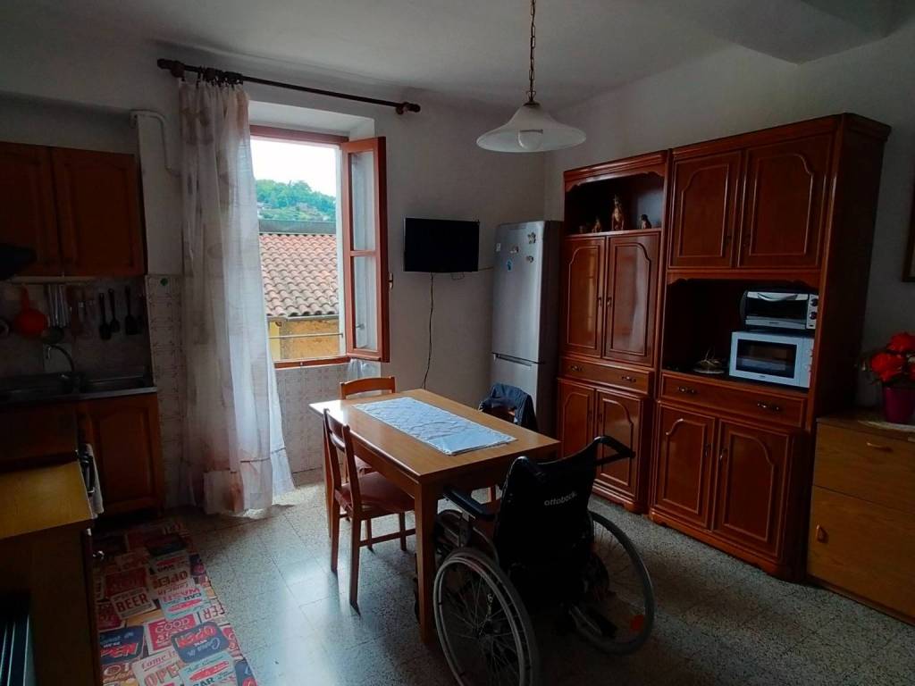 Appartamento a Azzate in Via C. Benizzi Castellani - Foto 4