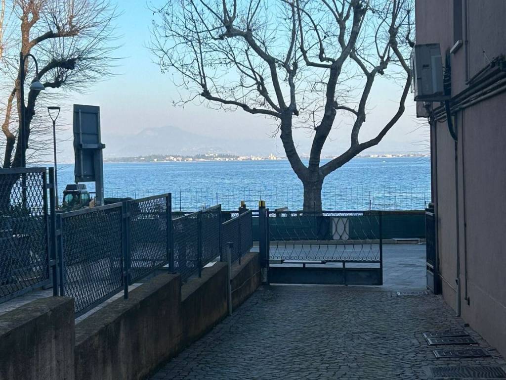 Appartamento a Desenzano del garda in Lungolago Cesare Battisti, 49 - Foto 2