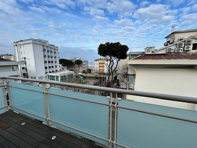 Attico / mansarda a Riccione in Viale G. Leopardi, 10 - Foto 3