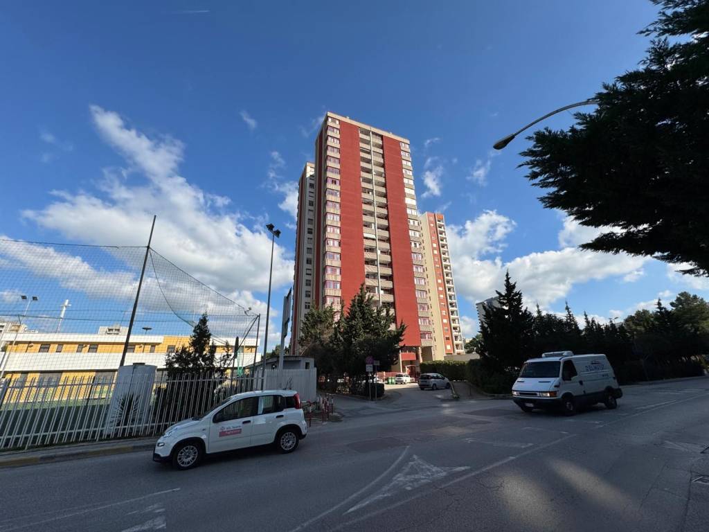 Appartamento a Taranto in Via Cataldantonio Atenisio Carducci, 3 - Foto 2