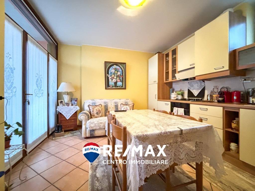 Appartamento a Besano in Via I. Volpi - Foto 2