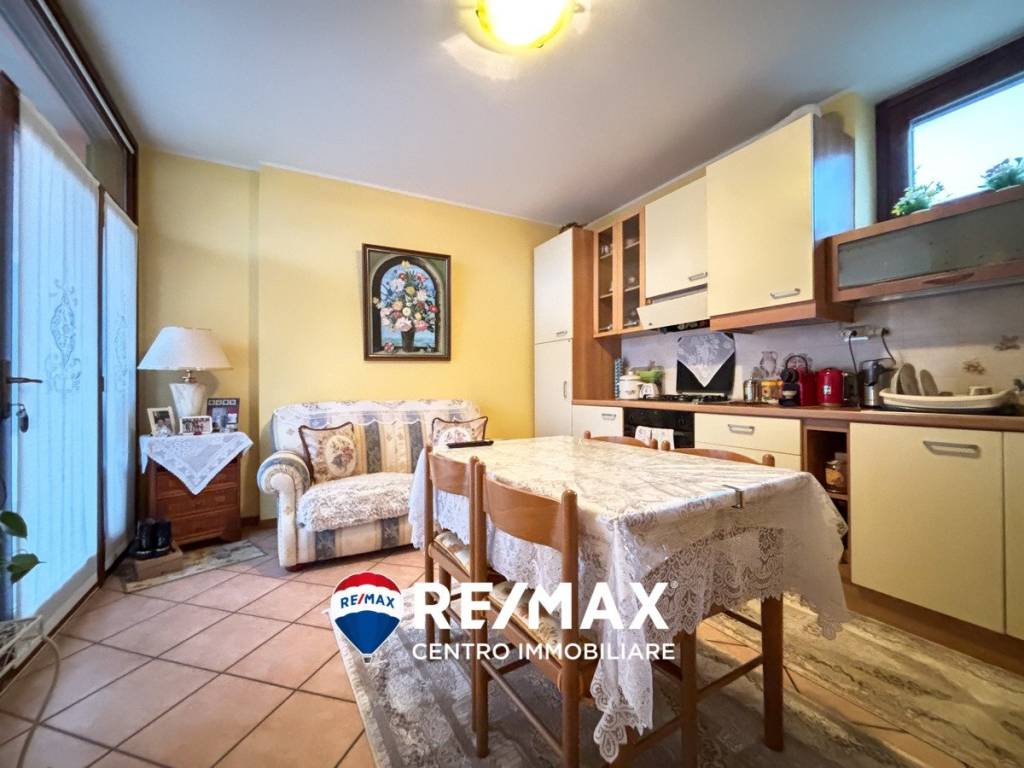 Appartamento a Besano in Via I. Volpi - Foto 3