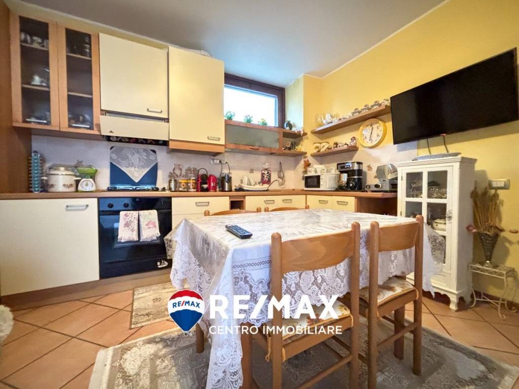 Appartamento a Besano in Via I. Volpi - Foto 5