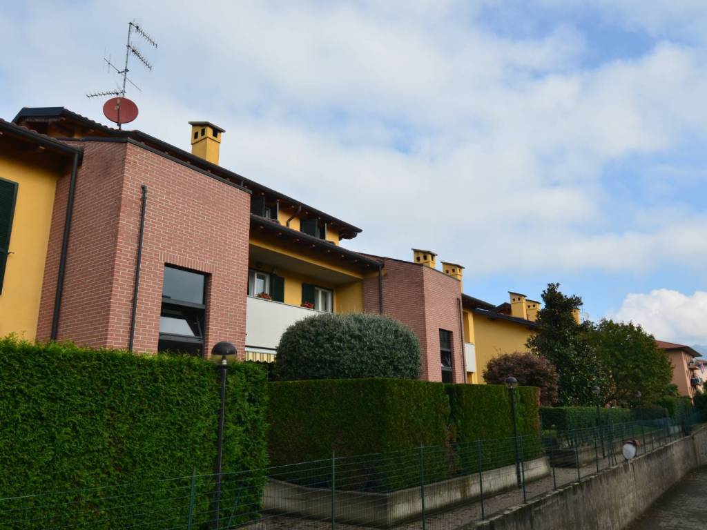 Appartamento a Oggiono in VIA DE COUBERTIN, 6 - Foto 2