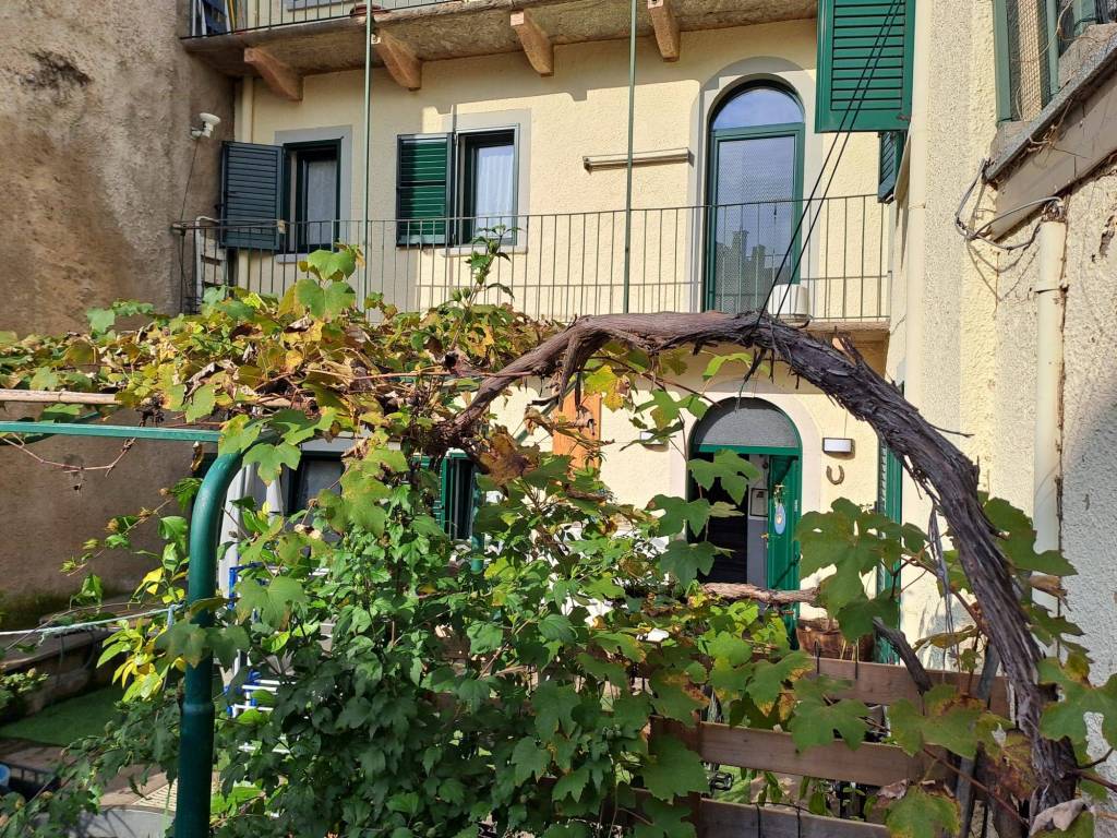 Appartamento a Bisuschio in Via Giuseppe Verdi, 7 - Foto 2
