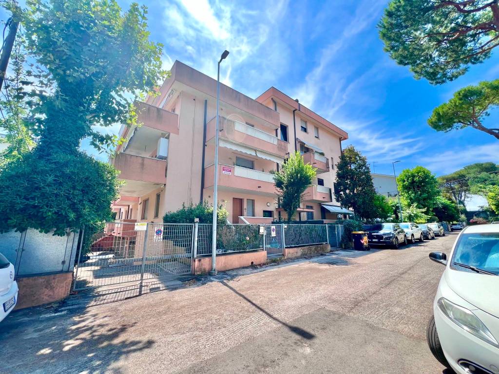 Appartamento a Riccione in Viale Giovanni Maria Damiani, 5 - Foto 2