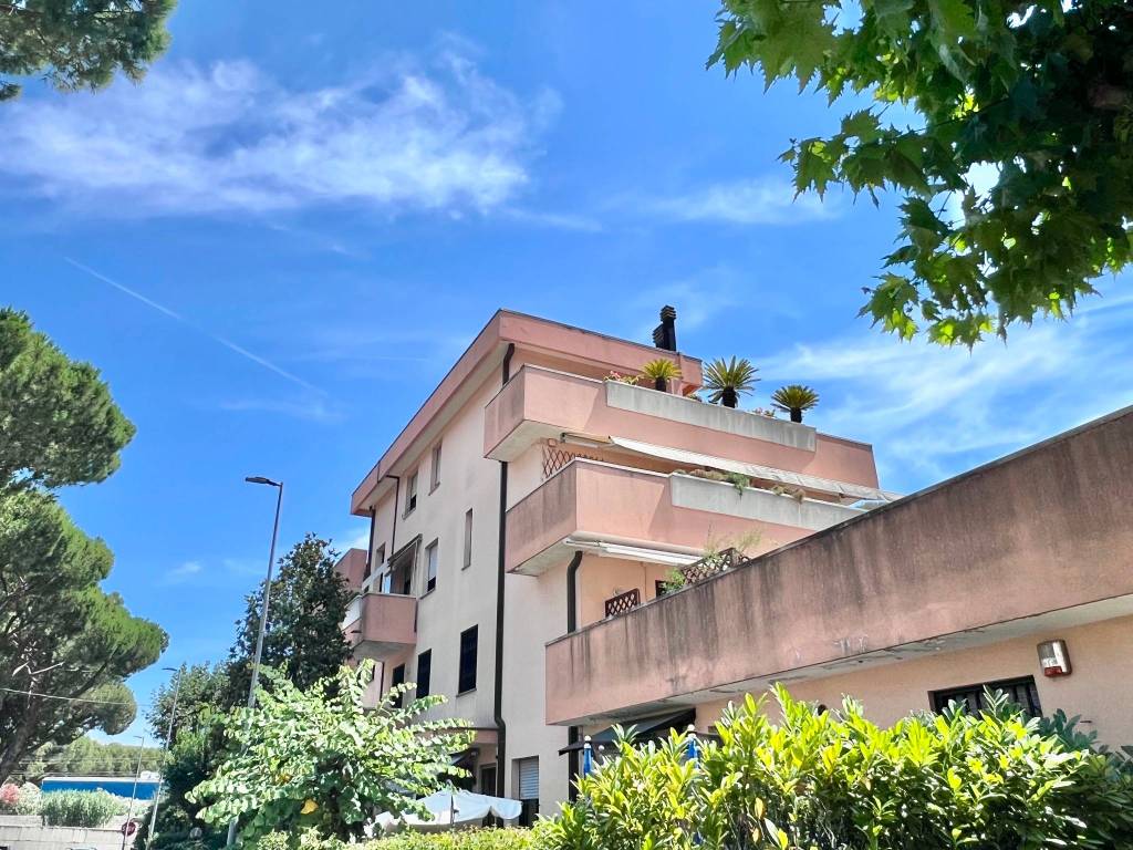 Appartamento a Riccione in Viale Giovanni Maria Damiani, 5 - Foto 3