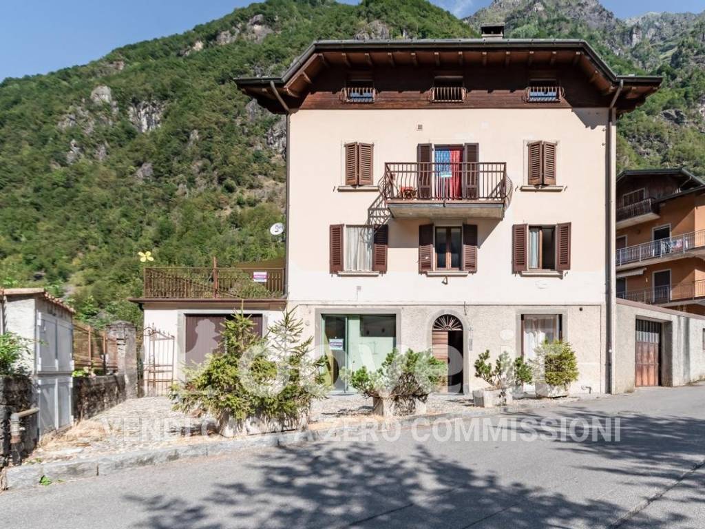 Appartamento a Valbondione in Via San Lorenzo, 21 - Foto 2