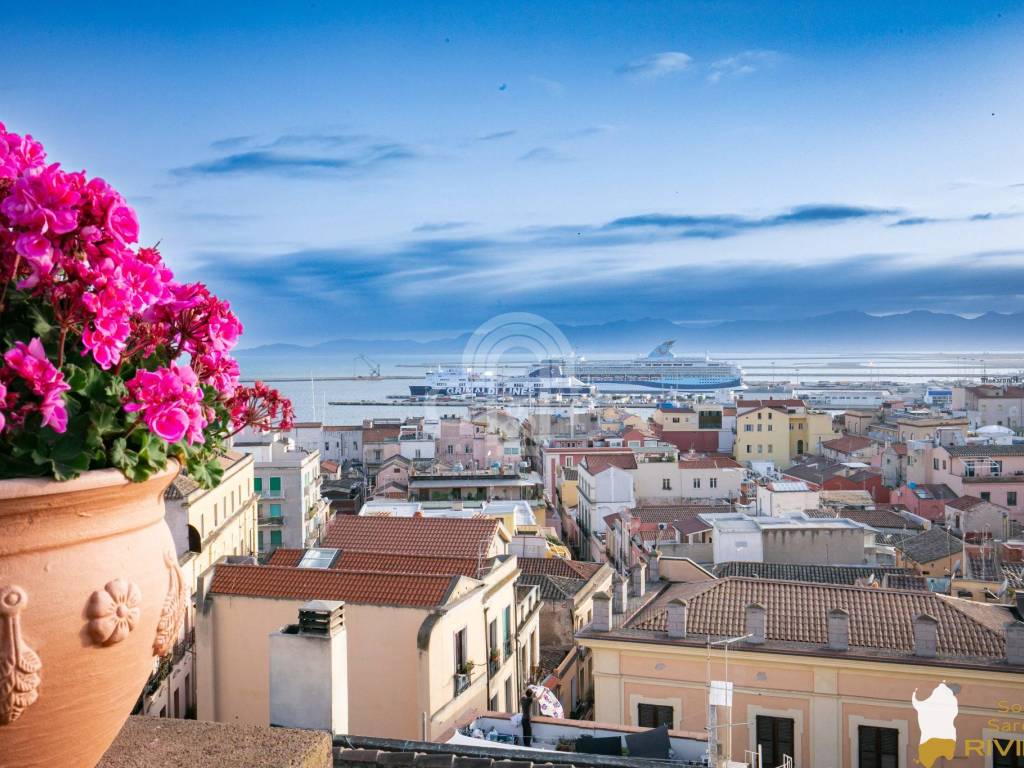 Attico / mansarda a Cagliari in Piazza Dettori - Foto 2