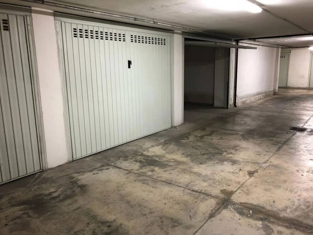 Box / garage a Giugliano in campania in Via Antica Giardini, 25 - Foto 2