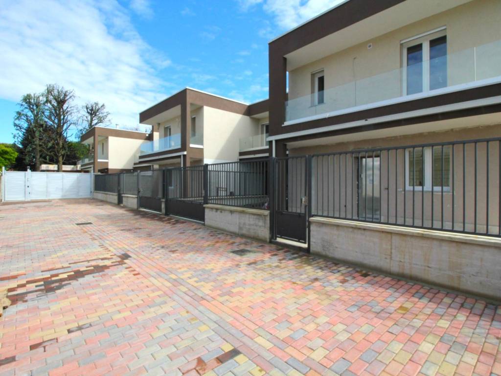 Villa a Gorla minore in Via Ortigara - Foto 2