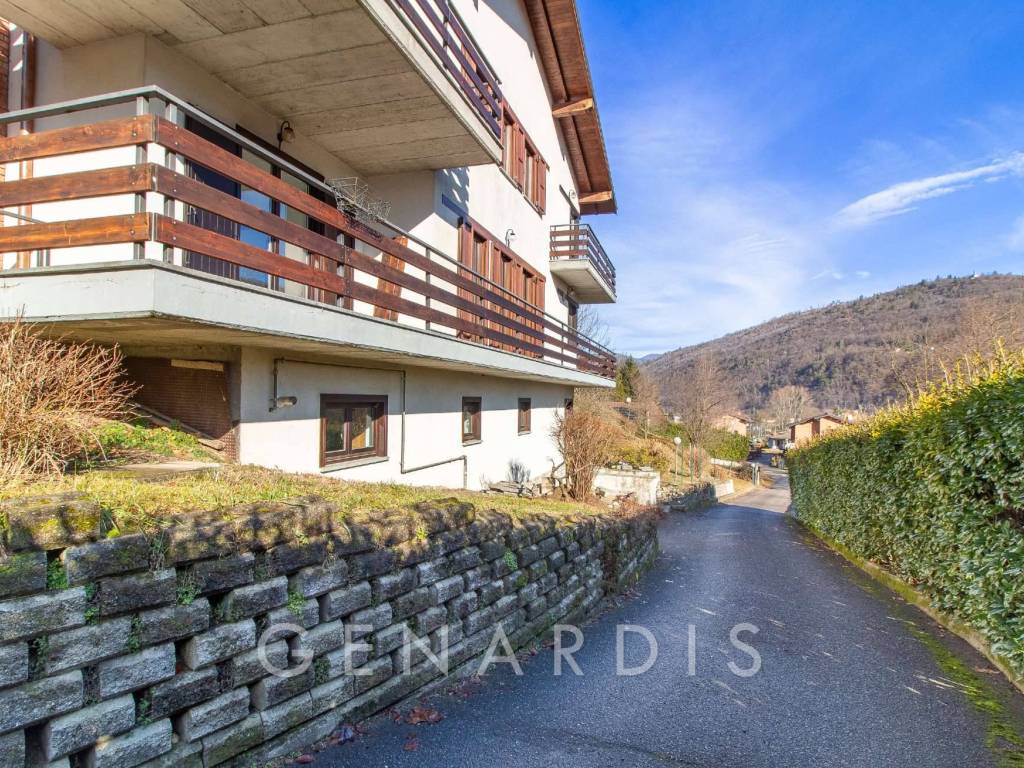 Appartamento a Brissago-valtravaglia in Via Al Piano 2 E - Foto 2