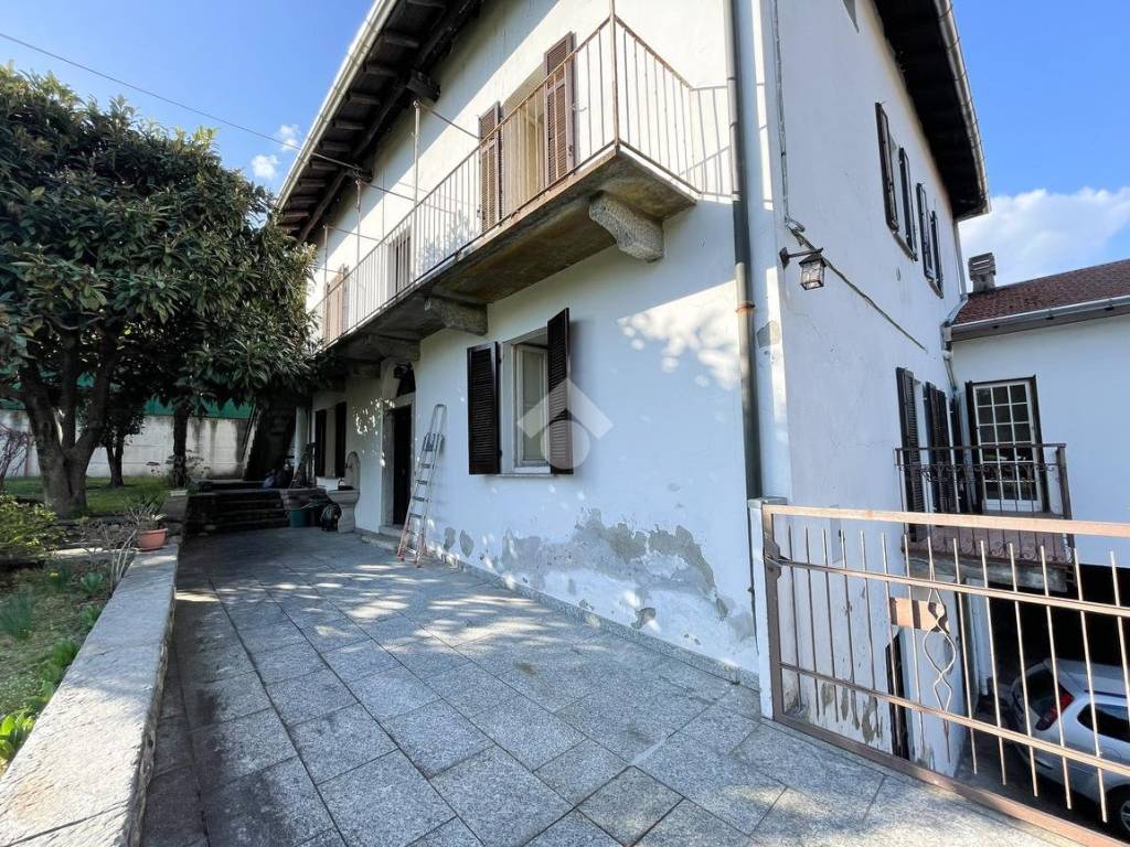 Appartamento a Besano in Via I. Volpi, 40 - Foto 2