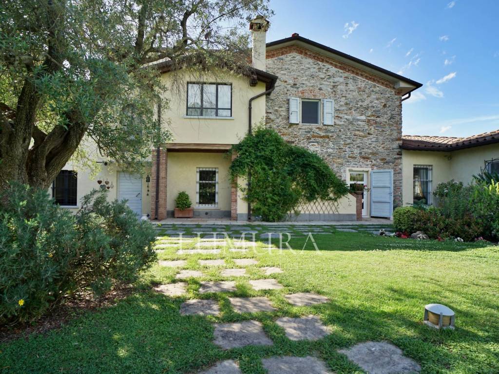 Villa a Pietrasanta in Via Vaiana - Foto 3