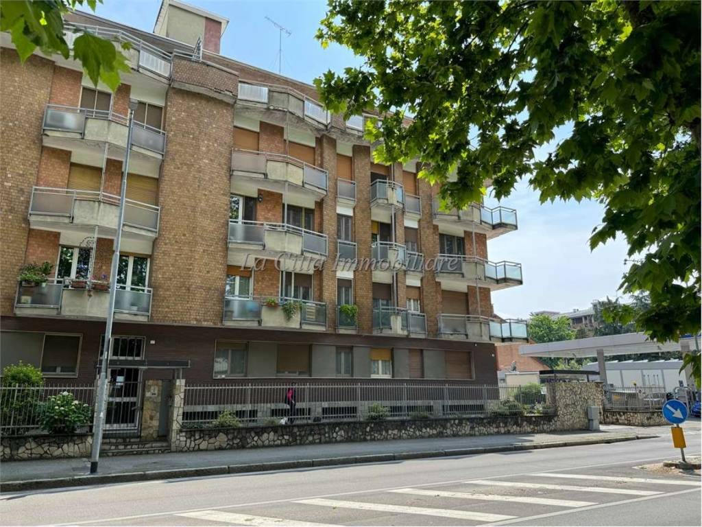 Box / garage a Novara in Viale Giulio Cesare, 239 - Foto 2