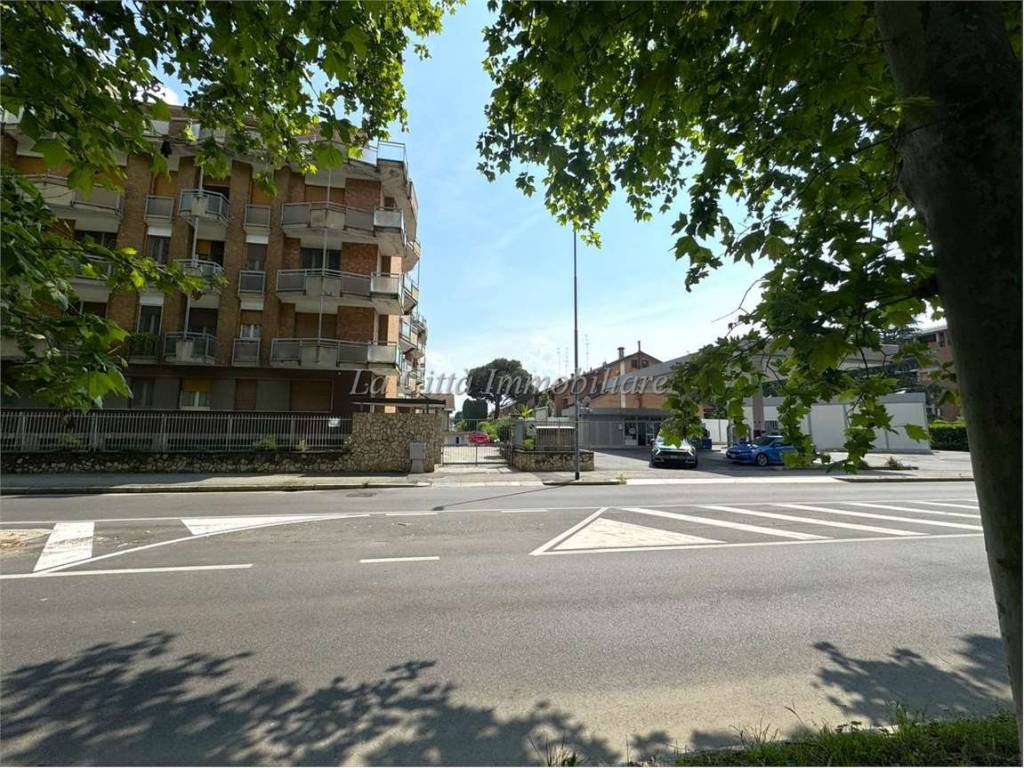 Box / garage a Novara in Viale Giulio Cesare, 239 - Foto 3