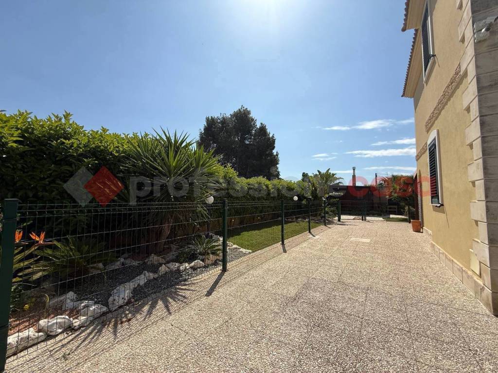 Villa a Taranto in via Delfini, 55 - Foto 2