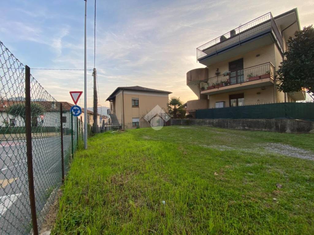Terreno a Calolziocorte in Via S. S. Cosma e Damiano - Foto 2