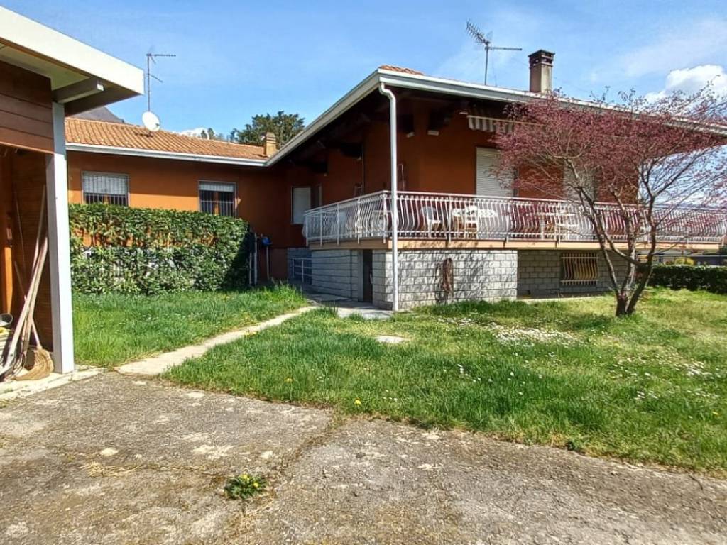 Villa a Cuveglio in Via Milano, 7 - Foto 2