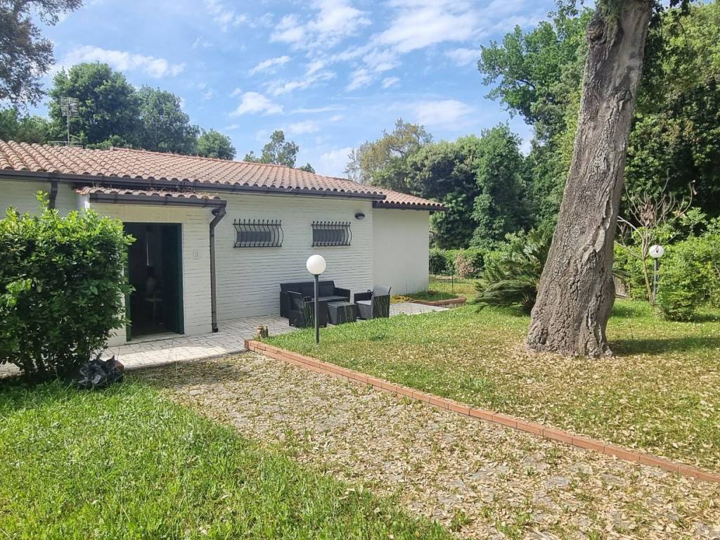 Villa a Sabaudia in Viale delle Querce, 16 - Foto 2