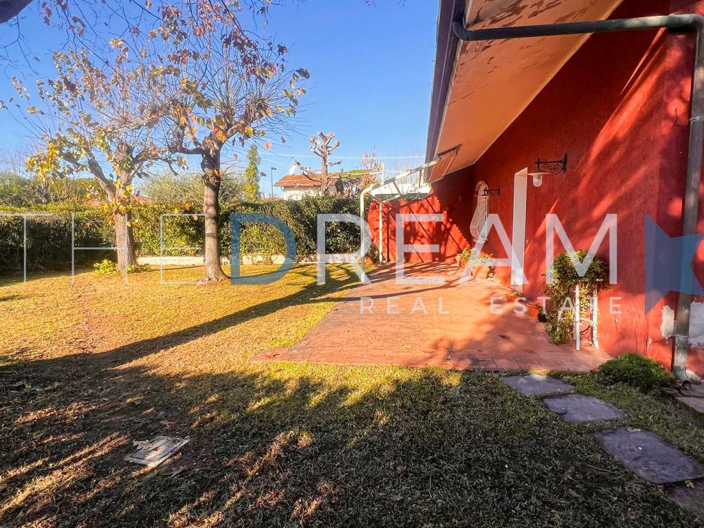 Villa a Forte dei marmi in Via Scassi Carli - Foto 3