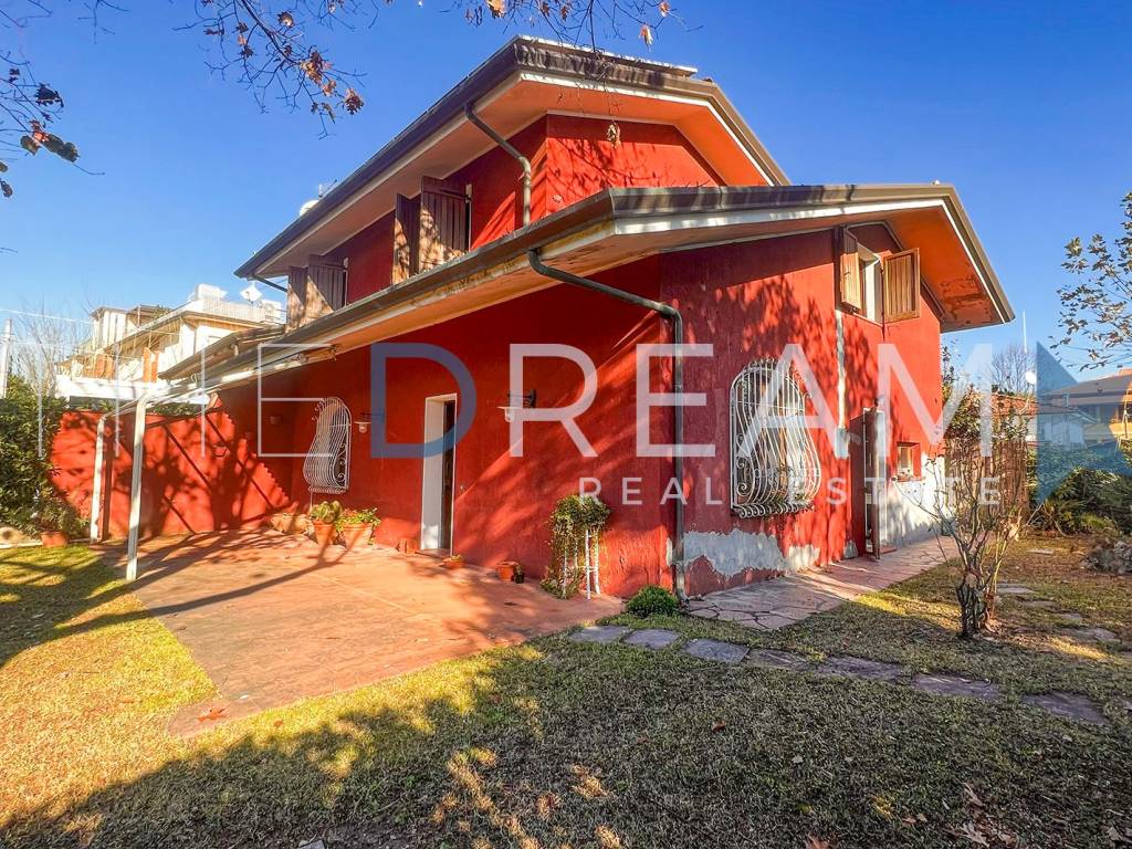 Villa a Forte dei marmi in Via Scassi Carli - Foto 4