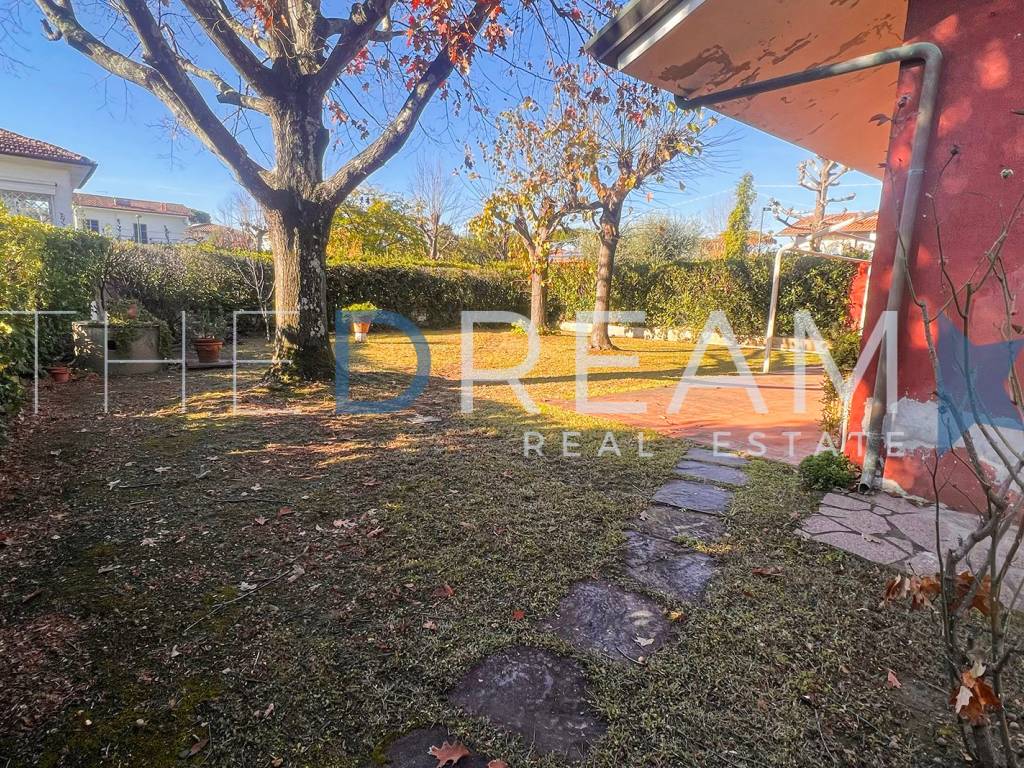 Villa a Forte dei marmi in Via Scassi Carli - Foto 5