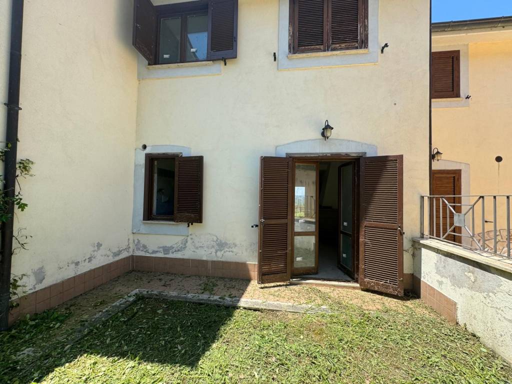 Villa a Pereto in Via Della Madonna S.N.C. - Foto 2