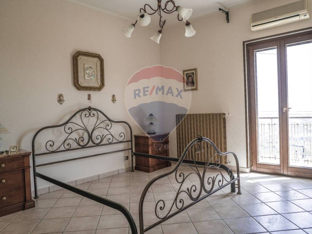 Casa indipendente a Calascibetta in Piazza San Pietro - Foto 2