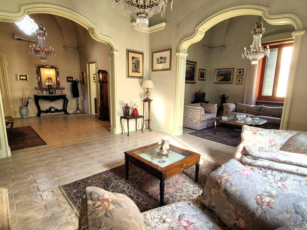 Palazzo / stabile a Trepuzzi in Via Dante Alighieri, 12 - Foto 3